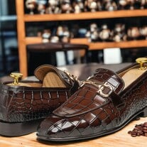 Men's Brown Alligator Skin Texture Leather Moccasin, Handmade Apron Toe Horse Bit Leather Loafers 