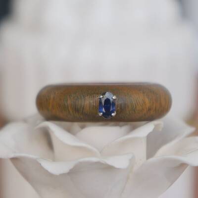 Natural elements: fragrant  guaiac wood ring with 925 sterling silversetting with natural tanzanite oval faceted us size 8