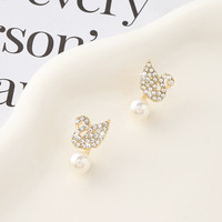 Shiny Swan And Pearl Earrings - Thumbnail 3