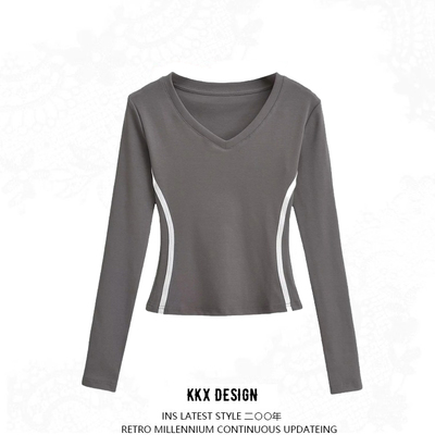 Wear a side striped bottoming shirt top