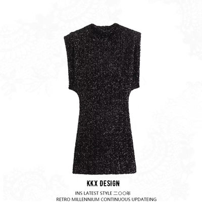 Elegant and mature dress with padded shoulders and sequins
