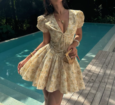Deep V short-sleeved floral summer French dress Sweet and spicy style fashionable puffy skirt