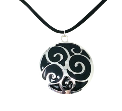 Swirl Circle Pendant Necklace