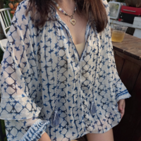 Fashionable and casual gold line printed long-sleeved blouse - Thumbnail 2