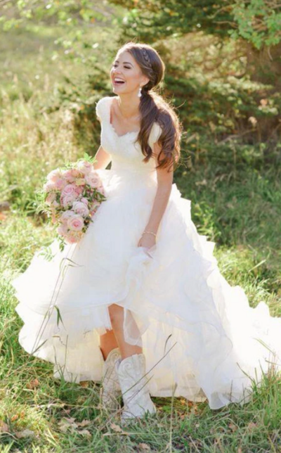 A-line Lace Organza V-neck Ruffles Ball Gown Barn Wedding Dress